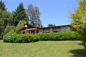 Casa en Arriendo en El Rehue, Villarrica: Amplia Propiedad de 1 Piso con Vista al Lago